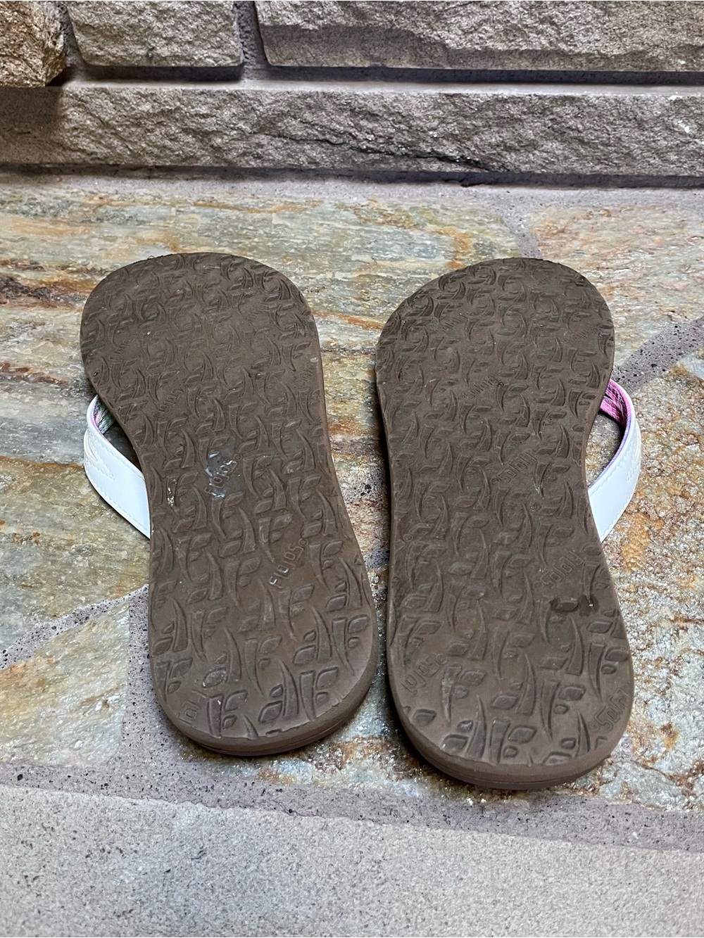 Flojos Women’s Flip Flop Sandals White Memory Foam Comfort Casual Slides 9 - Picture 3 of 8